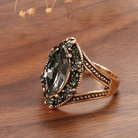 New Vintage Antique Gold Ring - Picture 3 of 4